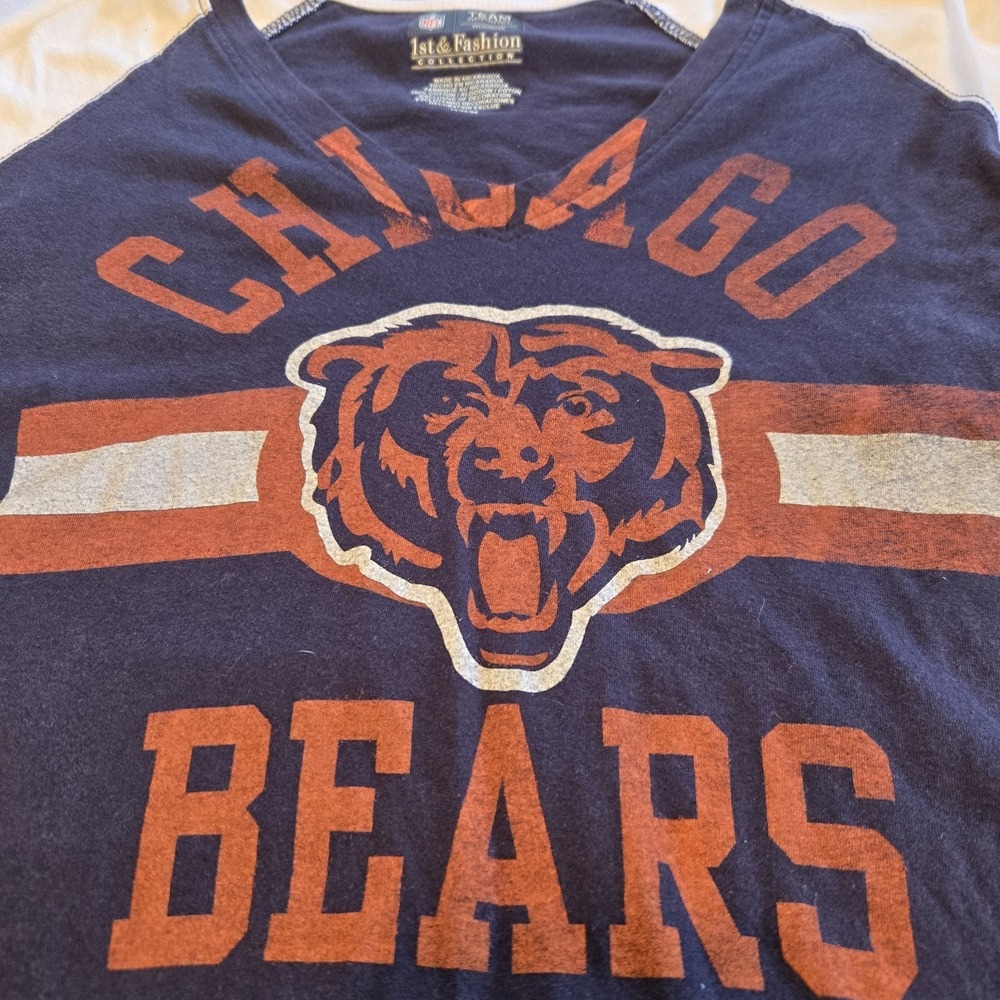 Chicago Bears Logo V-Neck Womens Tee NFL Team Apparel Size Med - Picture 2 of 7